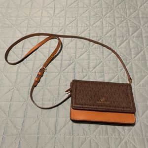 MICHAEL KORS
Jet Set Small Logo Smartphone Convertible Crossbody Bag